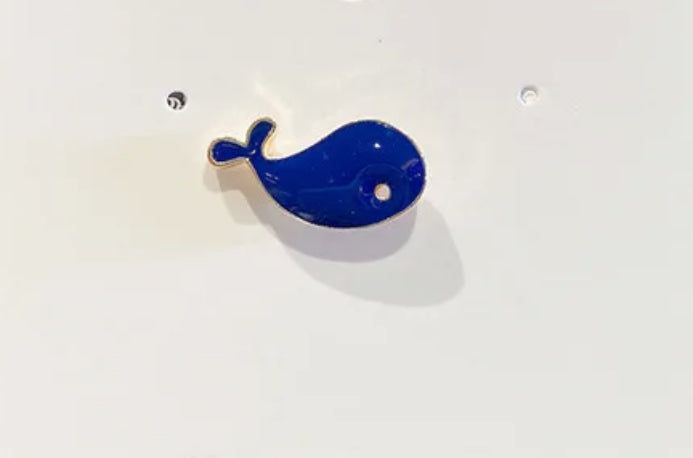 Blue Whale 🐳 pin brooch with a sleek, detailed design, perfect for adding a playful, ocean-inspired touch to jackets, bags, hats, socks, or sneakers