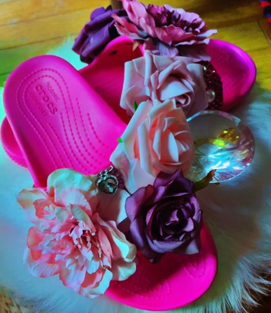 “B L O O M” 💕🐊 - ✨ B.eaded E.verything by "The Croc Doc" 💕🐊